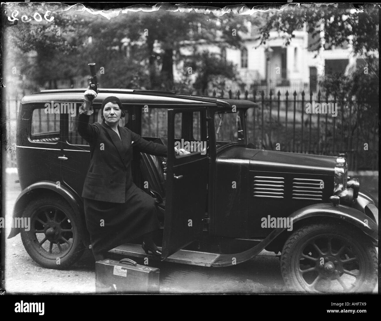 Femme avec une arme à feu Banque D'Images