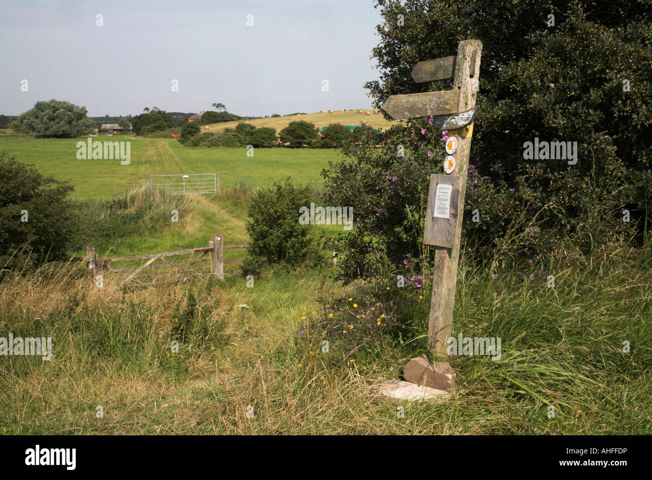 Panneau pour pays sentier public Boyton, Suffolk, Angleterre Banque D'Images