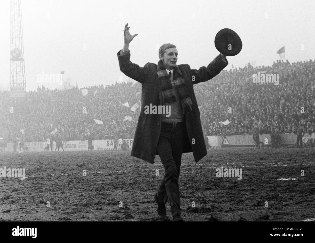 Football, Ouest Regionalliga, années 1967-1968, poste d'Essen contre Bayer Leverkusen 2:1, stade an der Hafenstrasse à Essen, et réjouissez-vous amateur de football de poste d'Essen Banque D'Images