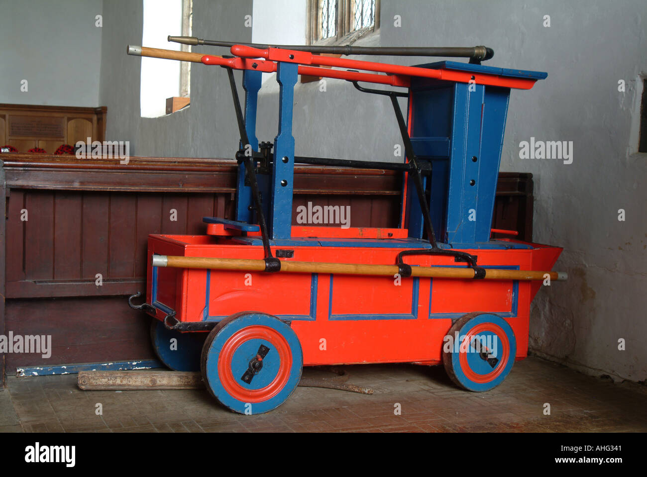 Fire Engine La Sentinelle St Peter s'Église Hook Norton Oxfordshire England Banque D'Images