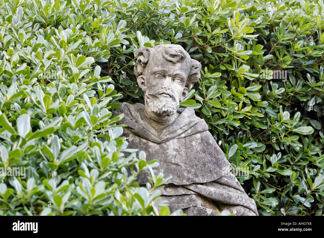 O monument en pierre dans un parc à Sirmione, lac de Garde, Italie Banque D'Images