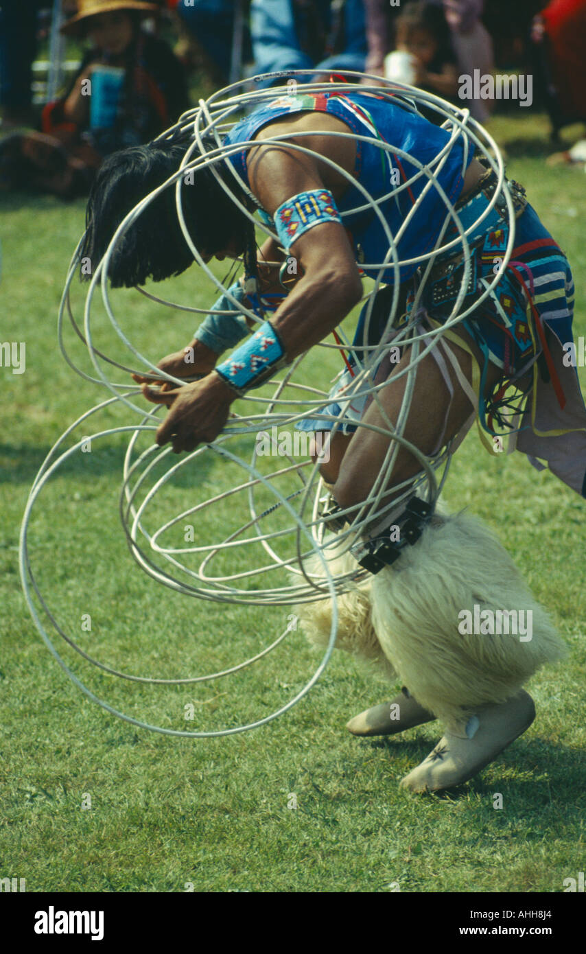 Les Indiens de l'Amérique du Nord AUTOCHTONE CANADA danse du cerceau Banque D'Images