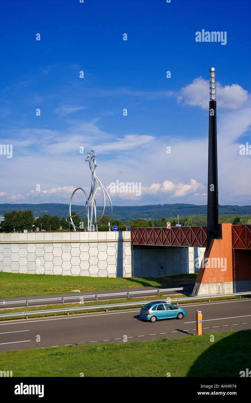 Pont de l'AUTOROUTE ET POULET POULET DE BRESSE JURA FRANCE SIGNE GÉANT DE L' EUROPE Banque D'Images