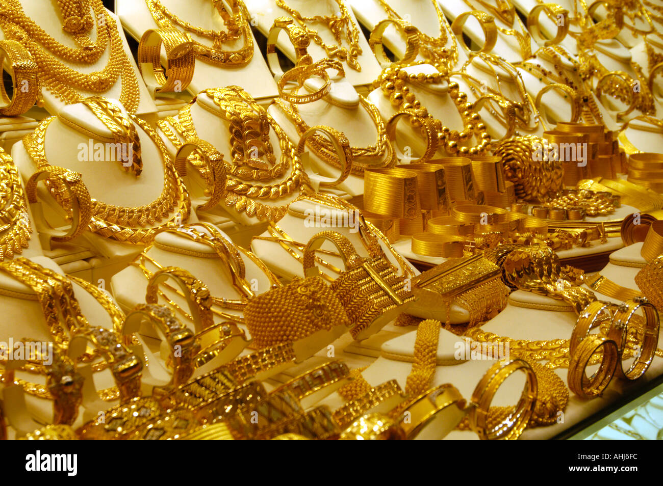 Bijoux en or en vitrine au Grand Bazar, Istanbul, Turquie Photo Stock -  Alamy