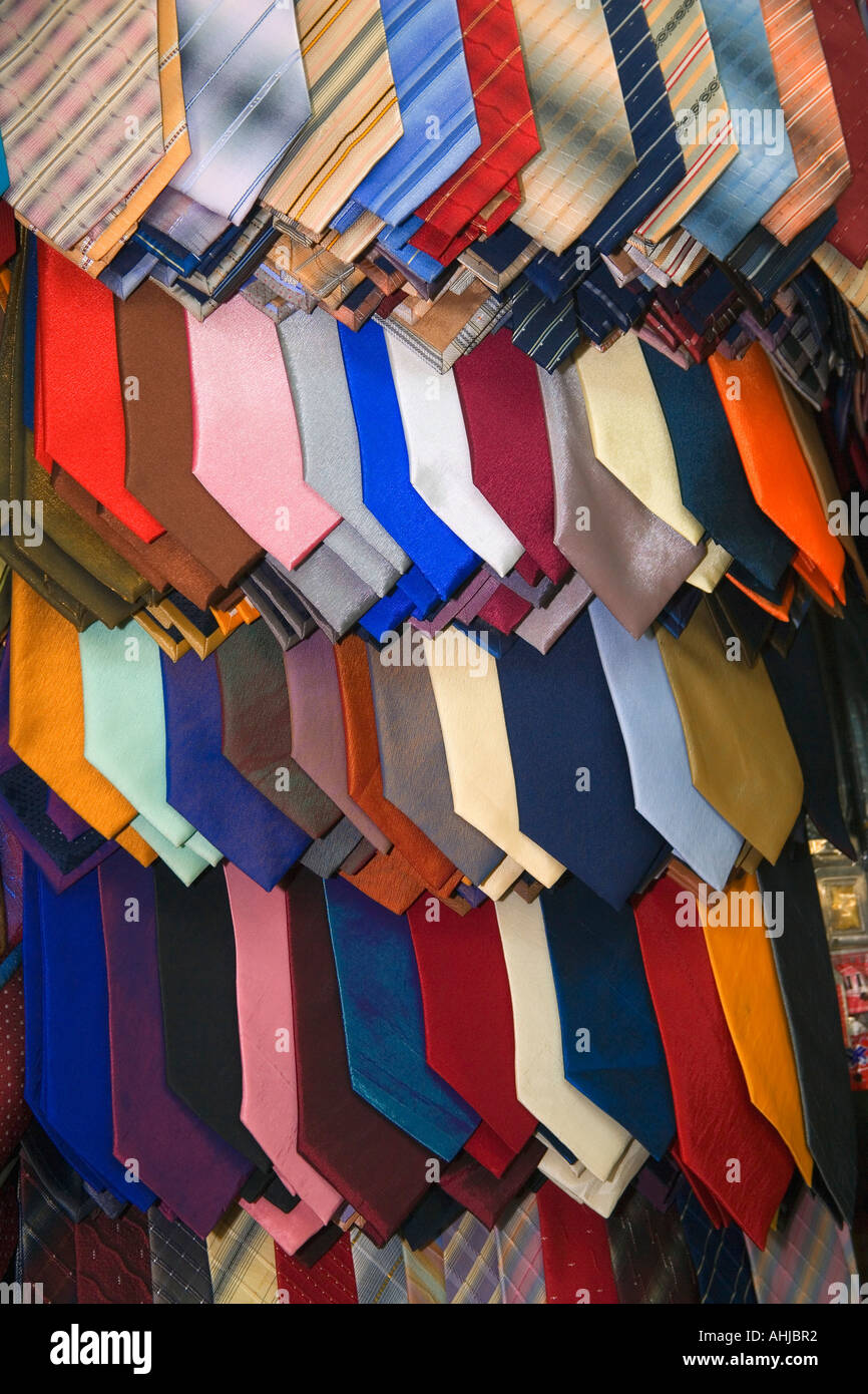 Cravates multicolores sur l'affichage Banque D'Images