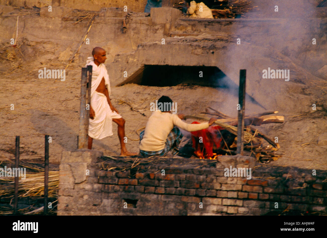 Varanasi Inde Gange banares Burning Ghats Funérailles hindoues Banque D'Images Varanasi Inde Gange banares Burning Ghats Funérailles hindoues Banque D'Images