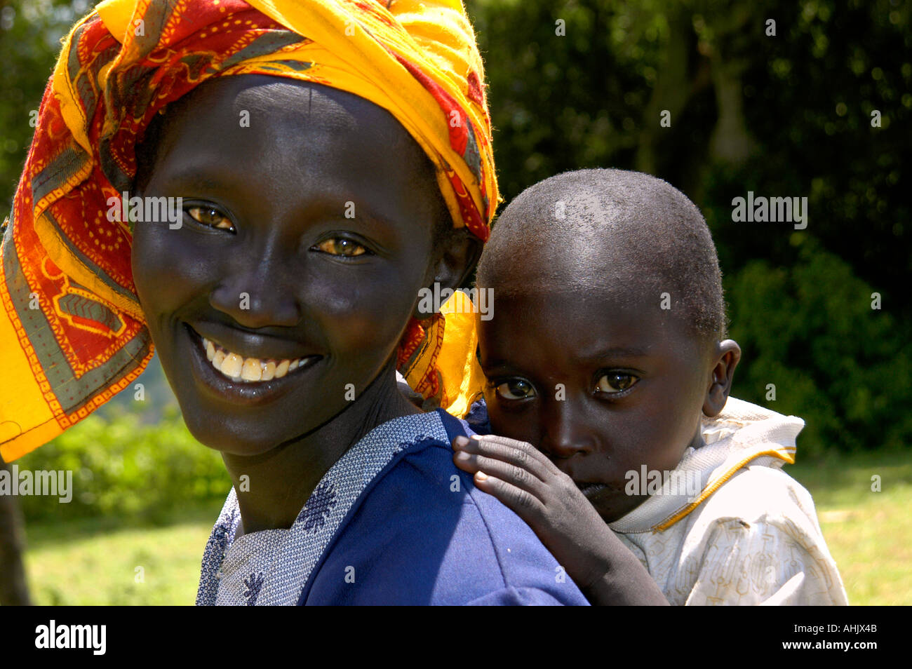 Mère Bébé sourire Femme Afrique Masai tribu africaine Kenya Tanzanie Banque D'Images