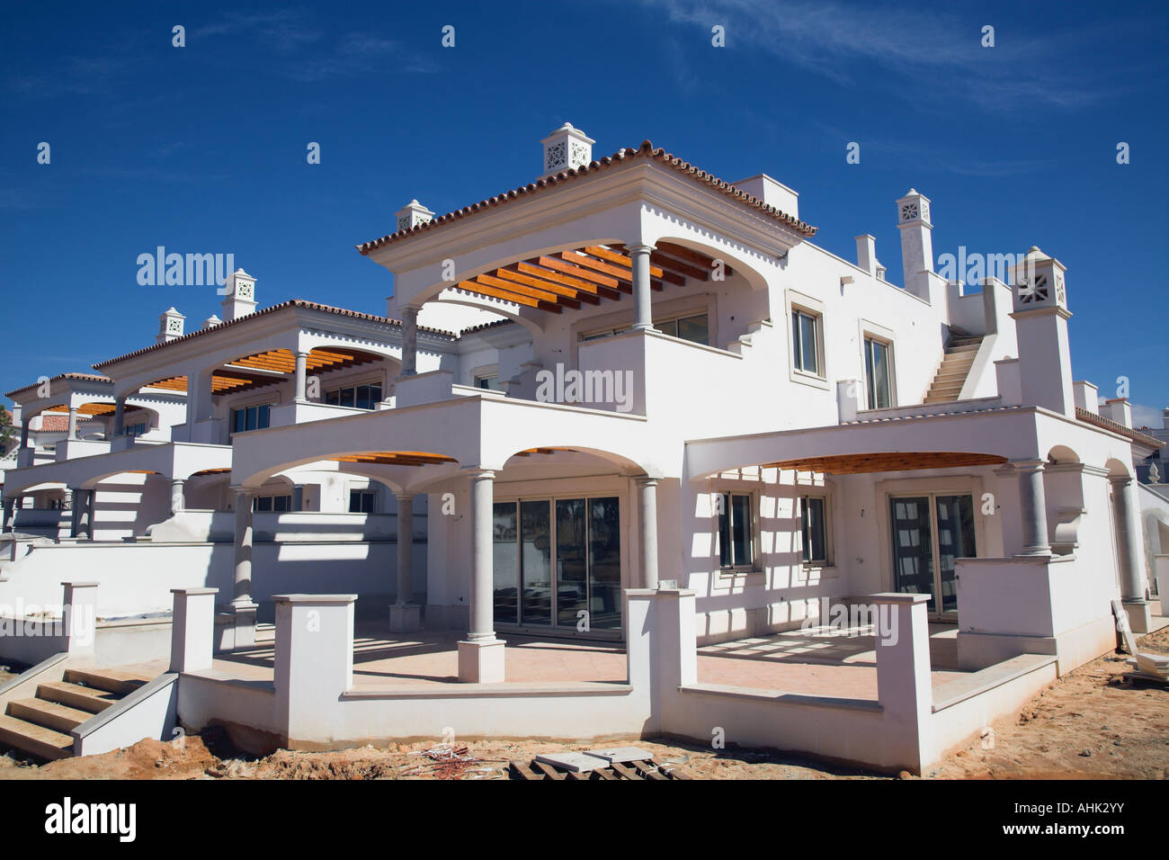 Construction de villas de luxe sur la côte méditerranéenne. Banque D'Images