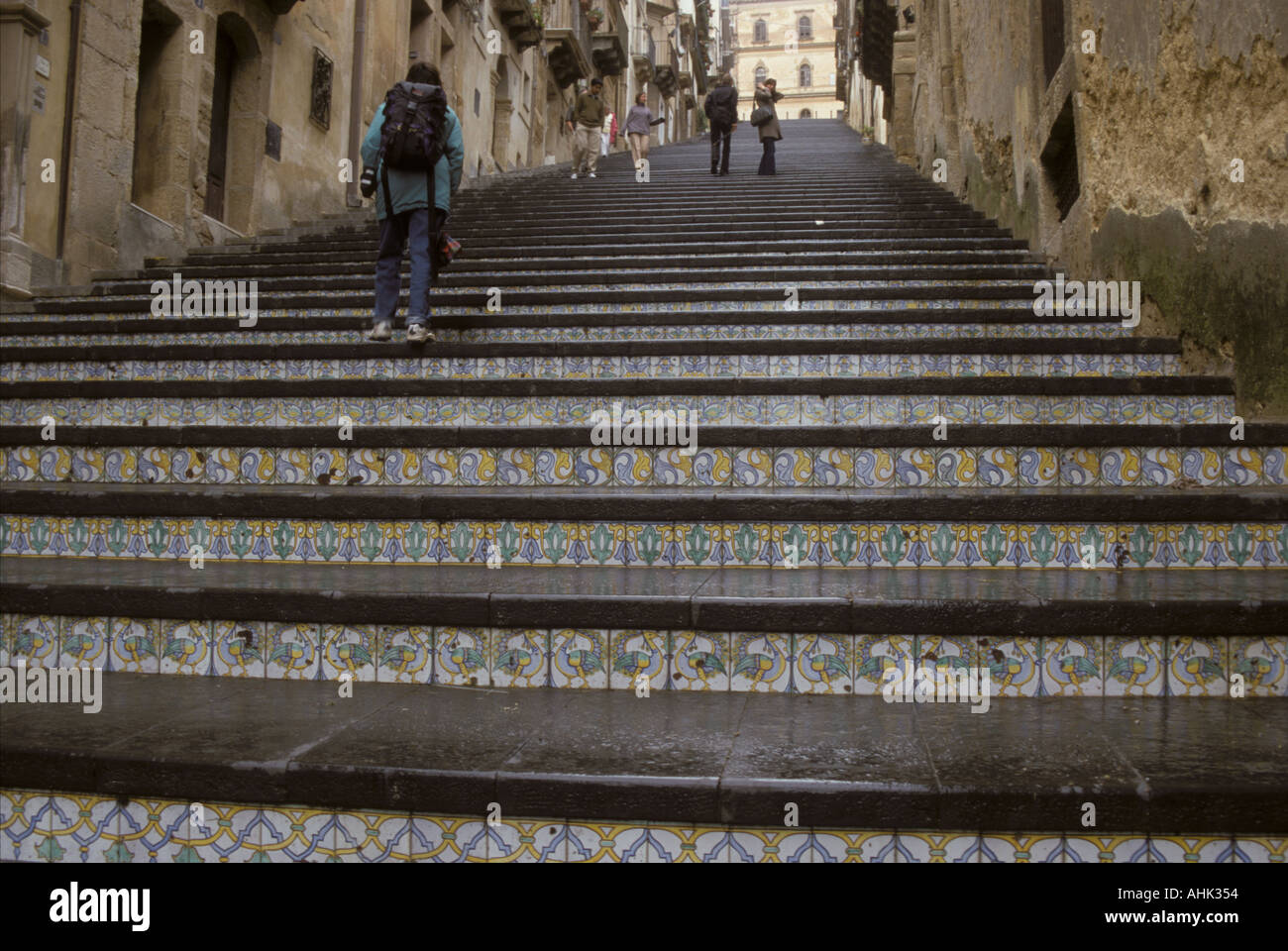 Grand escalier avec ornements en carreaux de céramique céramique Caltagirone ville appelée City Island Sicile Italie Banque D'Images