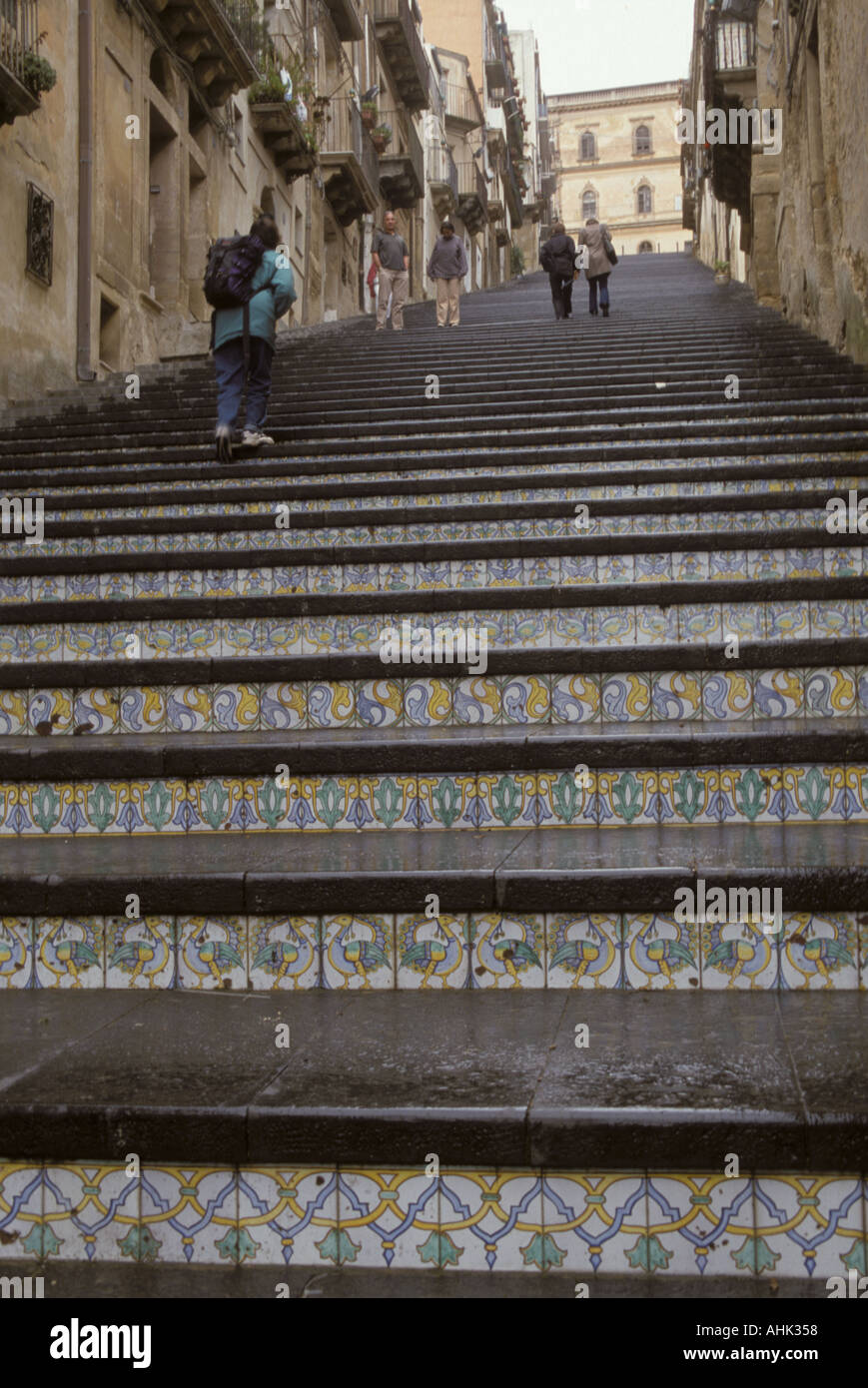 Grande ville en escalier a appelé céramique Caltagirone ville avec ornements en céramique Sicile Italie Banque D'Images