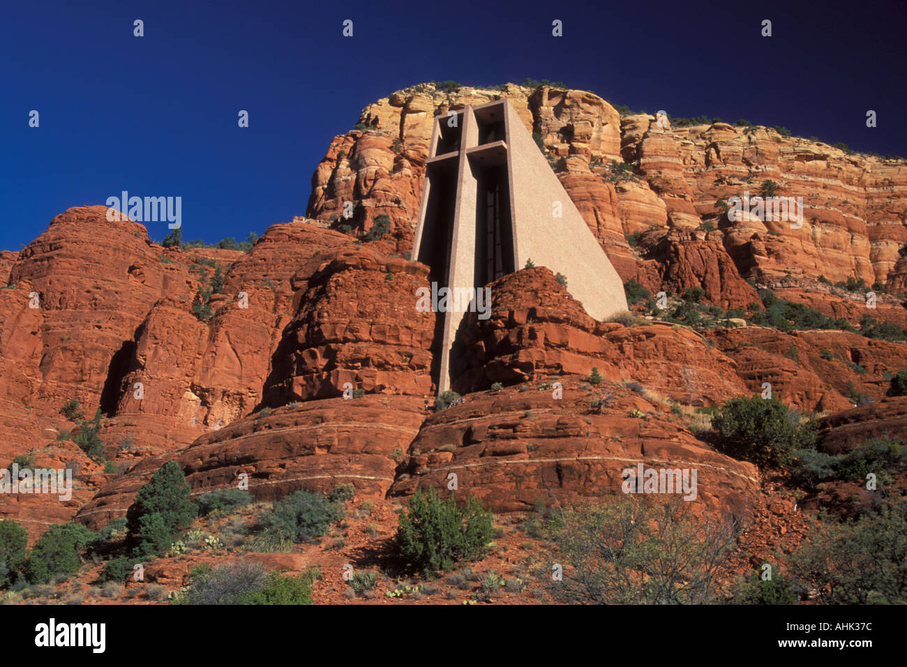 Chapelle par l'architecte Frank Lloyd Wright en roches rouges de Sedona Arizona Banque D'Images