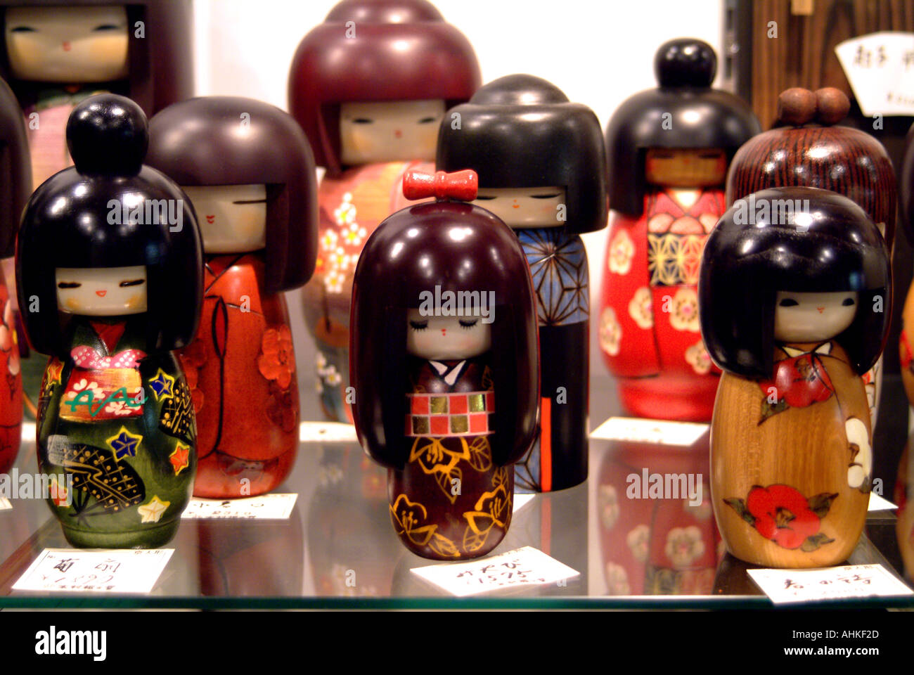 Poupées de Kokeshi en vente dans une boutique Sanjodori Kyoto au Japon Banque D'Images