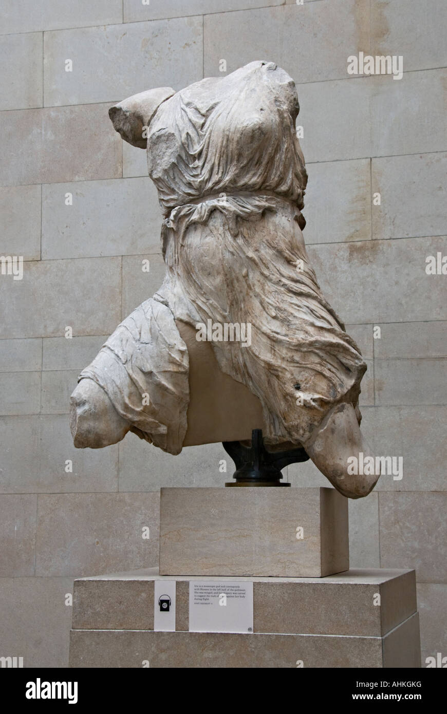 Une statue d'Iris le messager de Dieu dans le British Museum Banque D'Images