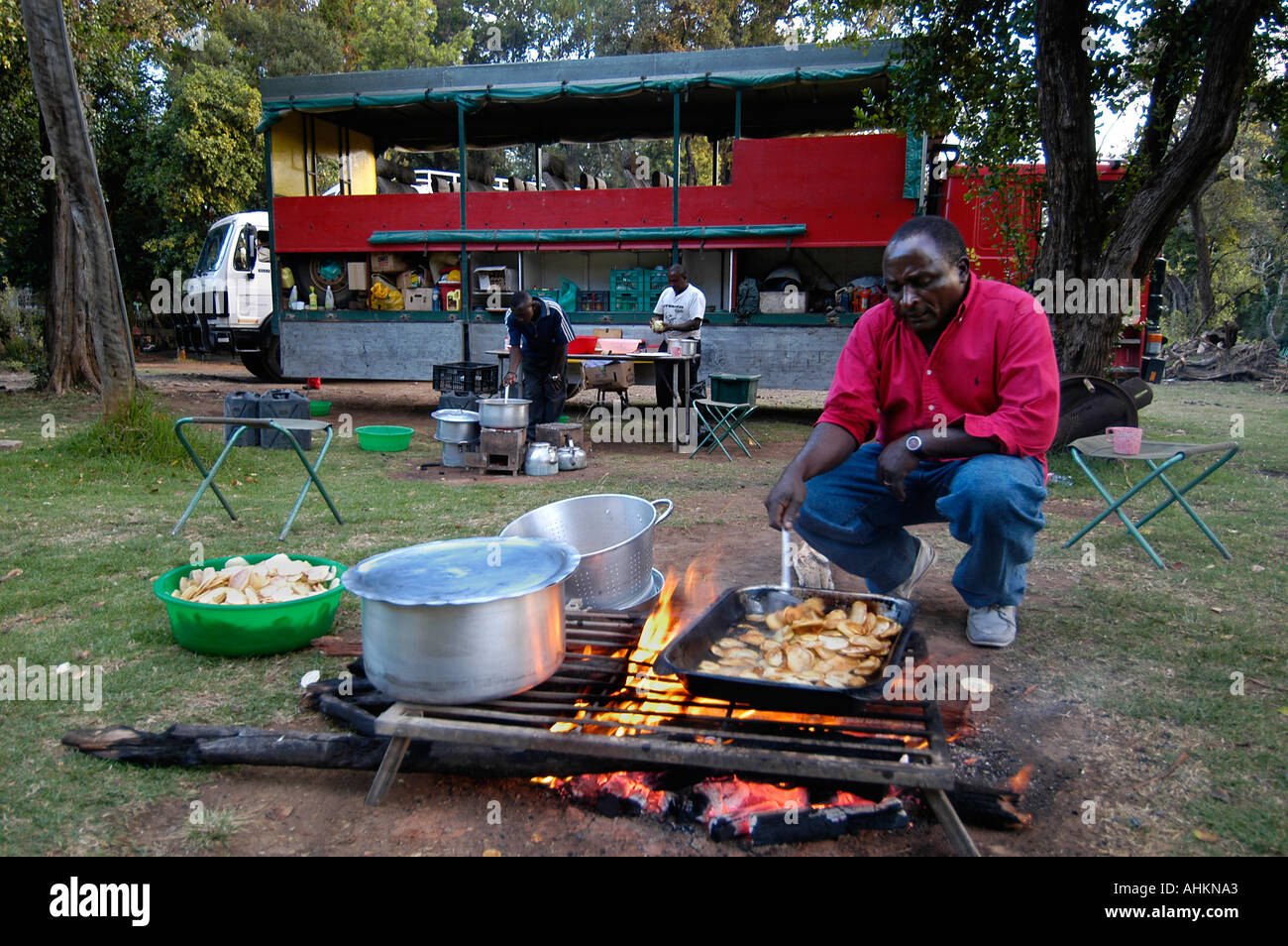 Kenya Tanzanie Safari camping tente d'un camp de bûcherons Banque D'Images Kenya Tanzanie Safari camping tente d'un camp de bûcherons Banque D'Images