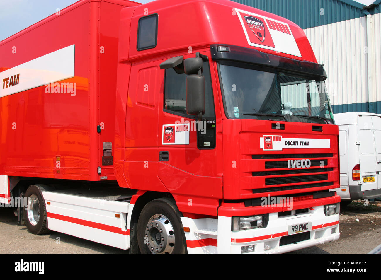 Grand camion articulé utilisé comme transport pour l'équipe Ducati  motorcycles à Donnington Park Photo Stock - Alamy