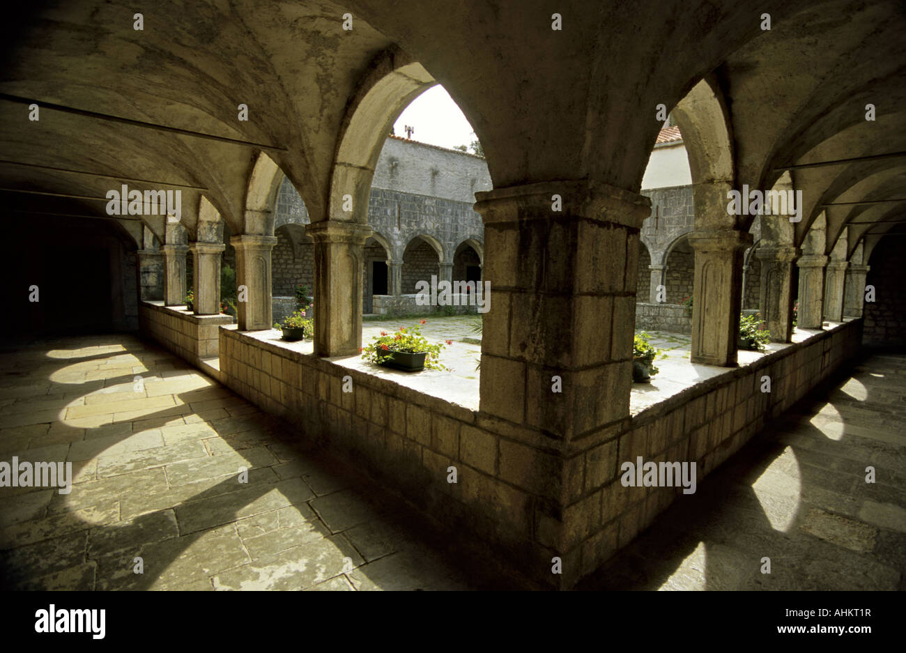 Krk Kroatien VRC Kloster Kosljun kleine Insel vor Klosterinsel Punat Croatie Kosljun Monastery petite île près de l'île de Pag Banque D'Images