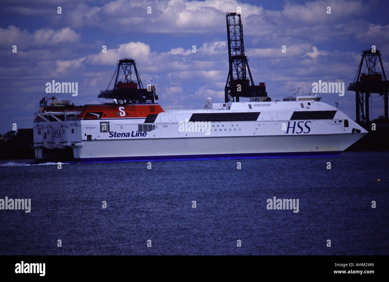 Découverte Stenna traversier haute vitesse laissant Harwich port. Banque D'Images