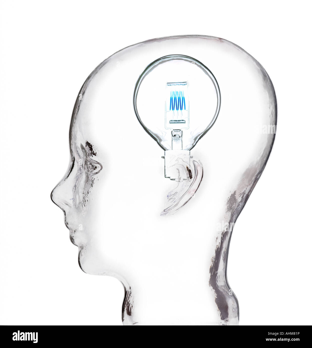 Verre transparent MODÈLE DE TÊTE HUMAINE AVEC L'ampoule à filament de tungstène LUMINEUX Banque D'Images