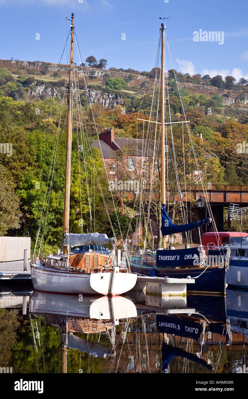 Le Forth and Clyde Canal au bowling sur la rivière Clyde, en Écosse. Banque D'Images