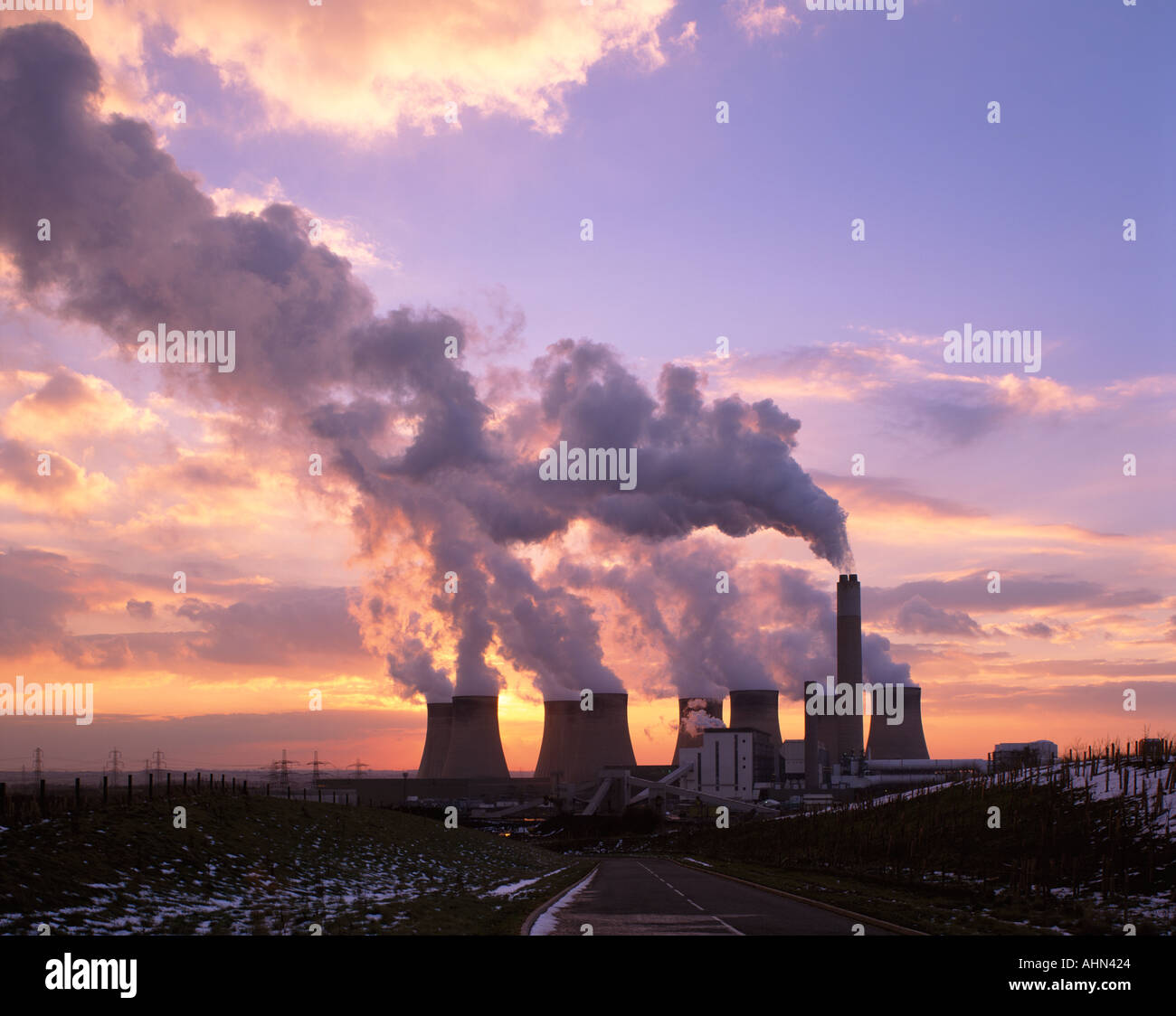 Centrale thermique au charbon au coucher du soleil Yorkshire UK Banque D'Images