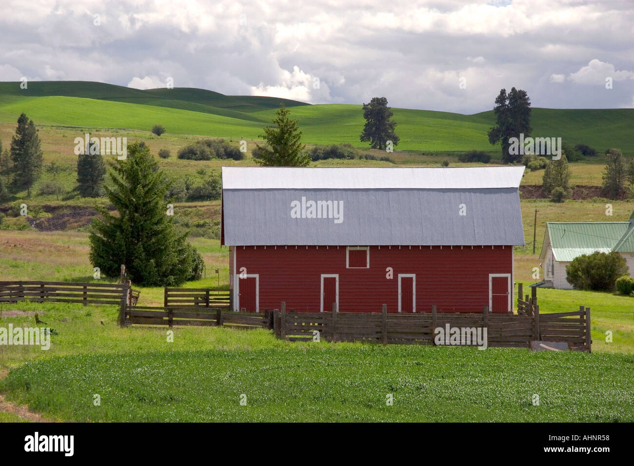 Grange rouge près de Colfax Washington Banque D'Images