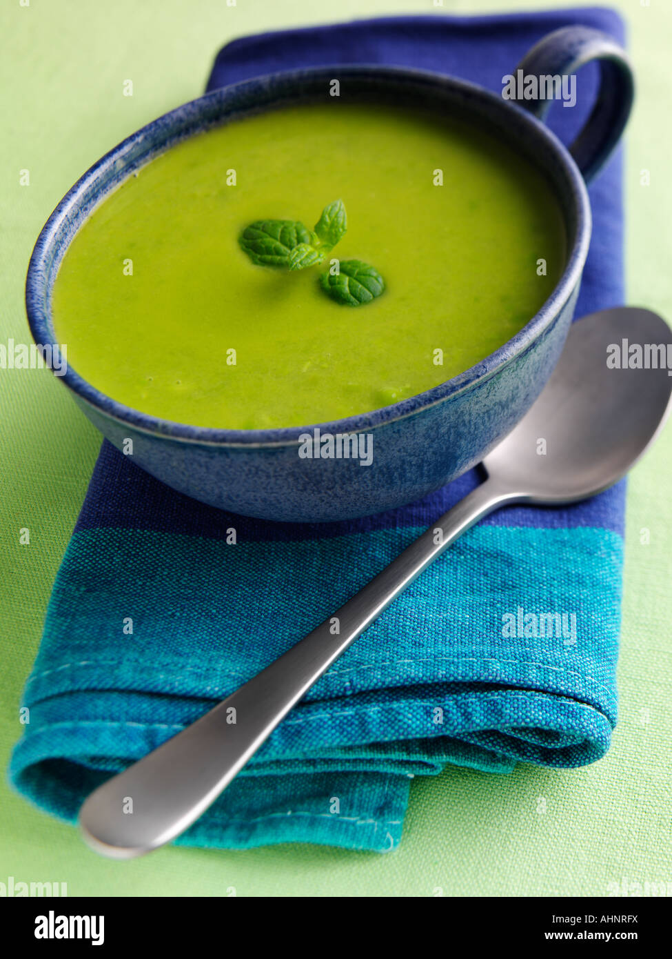 Soupe individuelle aux pois Banque de photographies et d’images à haute ...