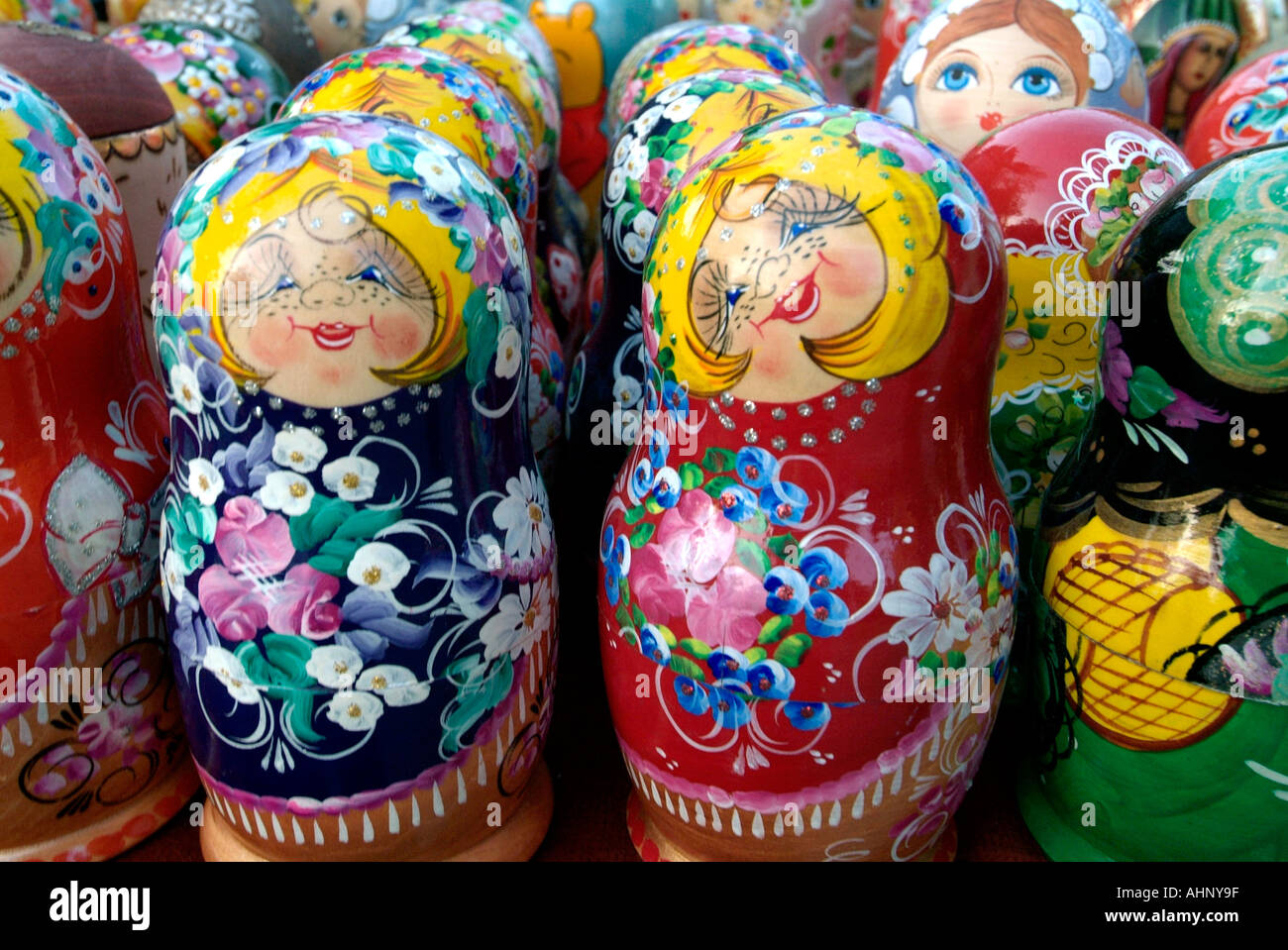 Nidification Babushka doll boutique de souvenirs Bulgarie République Populaire Narodna Republika Bulgariya la péninsule des Balkans au sud-est de l'Europe Banque D'Images