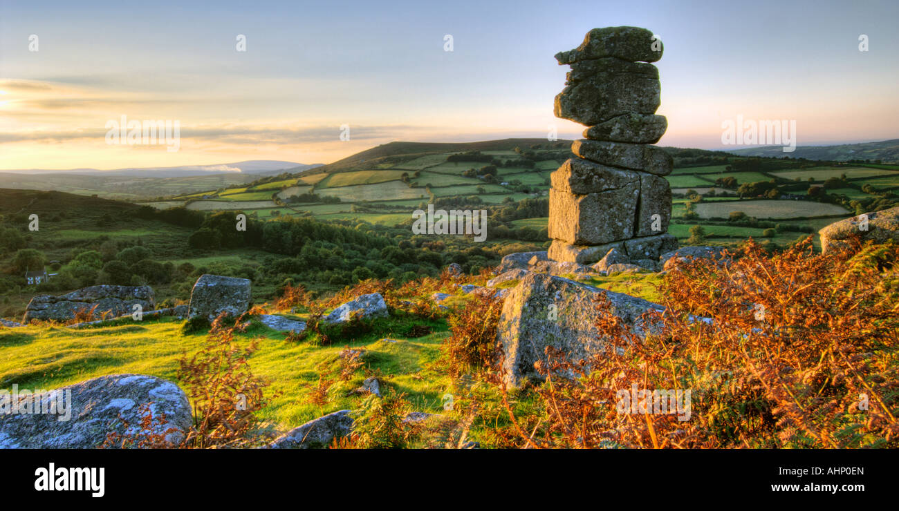 Superbe panorama de nez Bowermans rock formation de granit près de Hayne bas sur le Dartmoor au coucher du soleil Banque D'Images