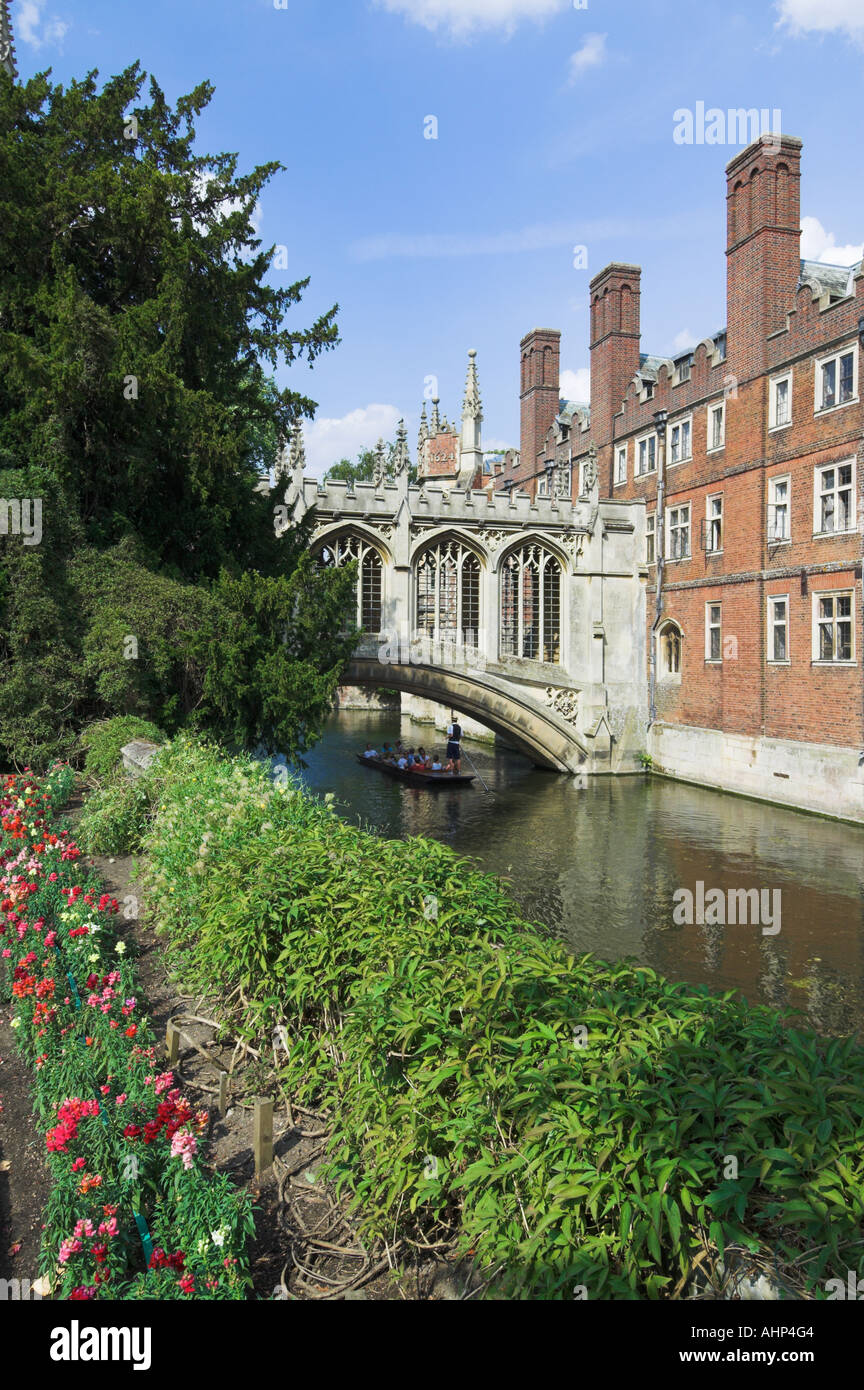 St Johns college pont des soupirs de came en barque sur Cambridge Cambridgeshire Angleterre GO UK EU Europe Banque D'Images