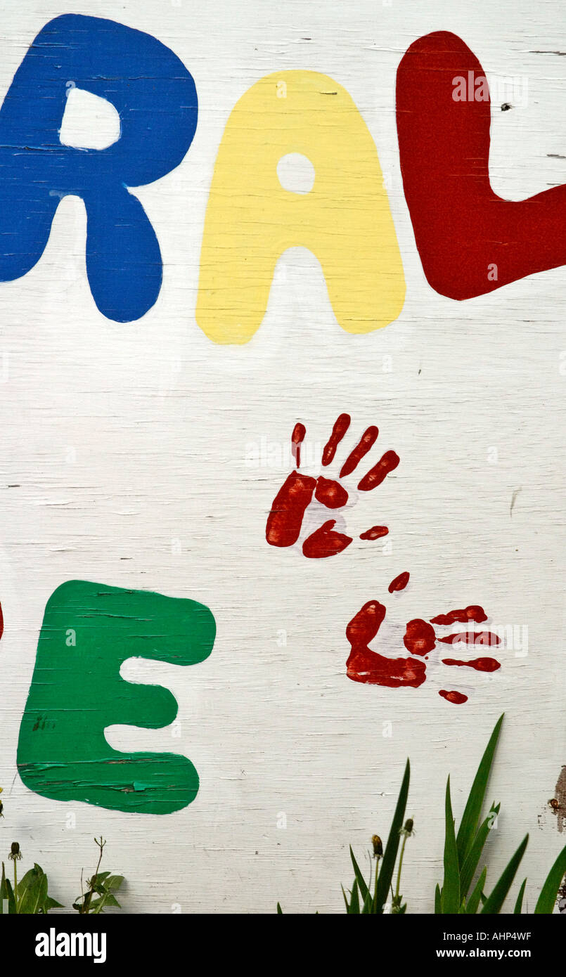 Mains de peinture pour enfants lettres r, a, l, e à Regina en Saskatchewan Canada pittoresque Banque D'Images