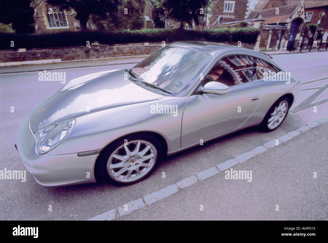 Voiture de rêve manipulé numériquement Targa Porsche garées en ville à la campagne Banque D'Images