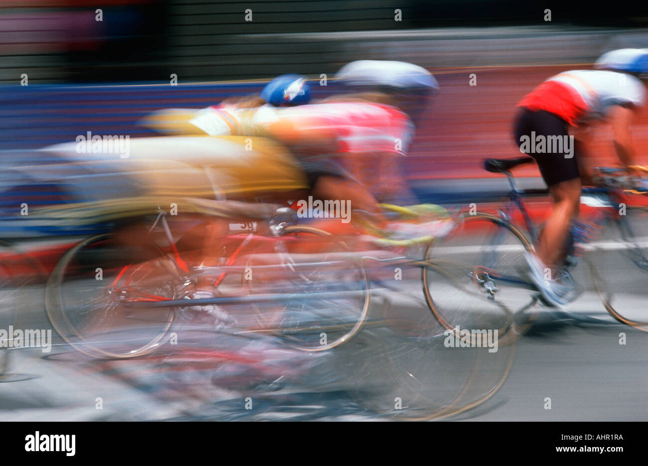 Location racers excès passé en course cycliste Subaru Beverly Hills en Californie Banque D'Images