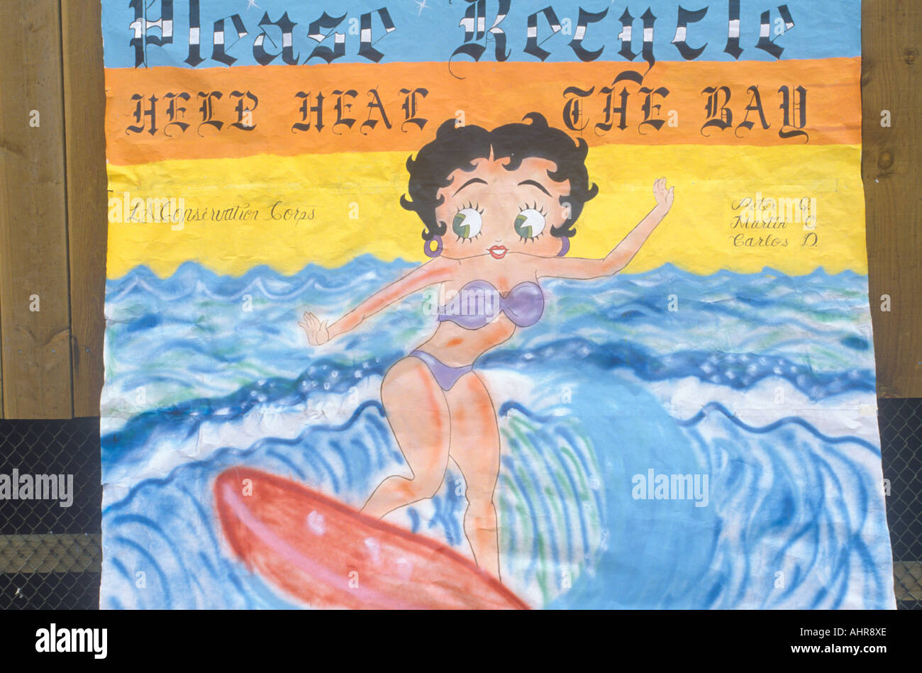 Une peinture de Betty Boop sur un surf à demander merci de recycler Banque D'Images