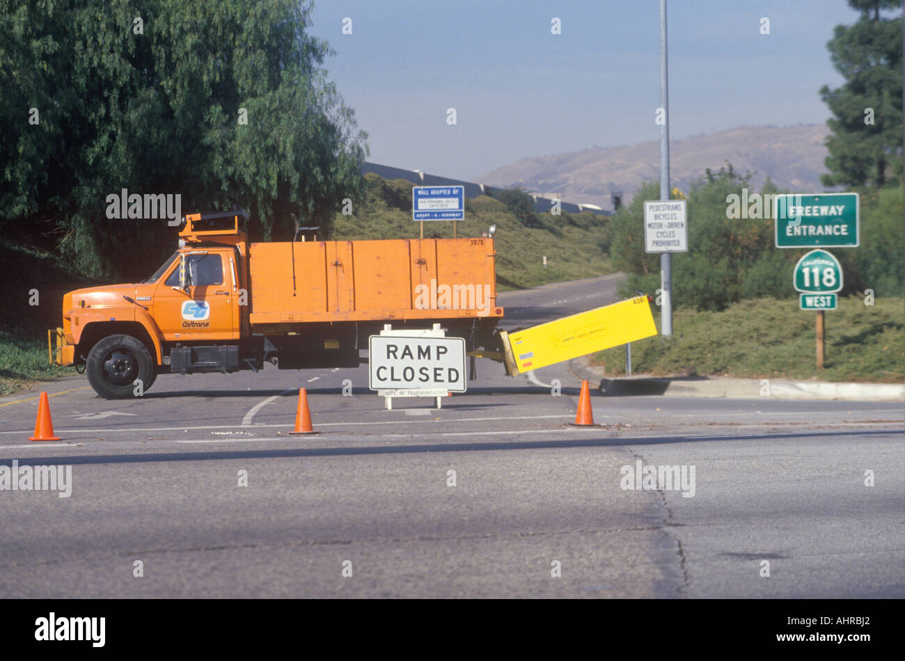 Sur une rampe d'accès à l'autoroute 118 dans la région de Reseda Northridge de Los Angeles qui a été fermé à la suite du séisme de 1994 Banque D'Images