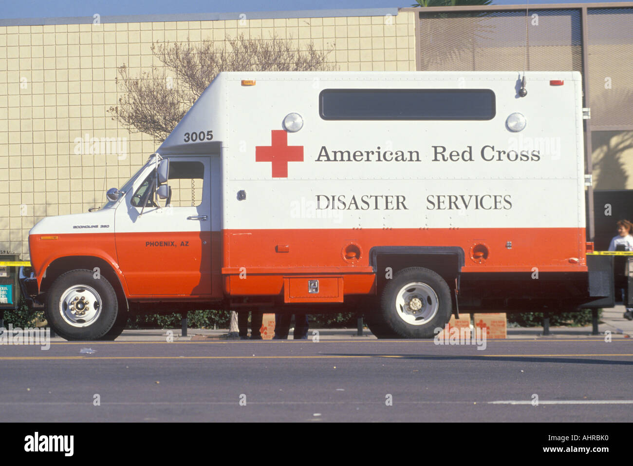 Un service d'urgence de la Croix-Rouge américaine véhicule à Los Angeles après le séisme de 1994 Banque D'Images