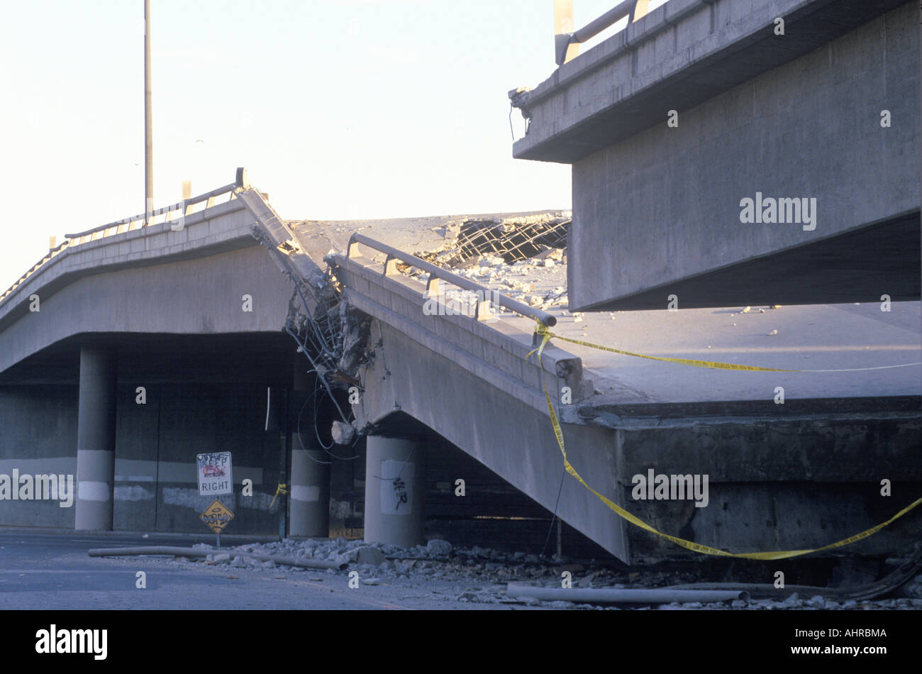 Viaduc qui s'est effondré sur la route 10 dans la région de Reseda Northridge à l'épicentre du tremblement de terre en 1994 Banque D'Images