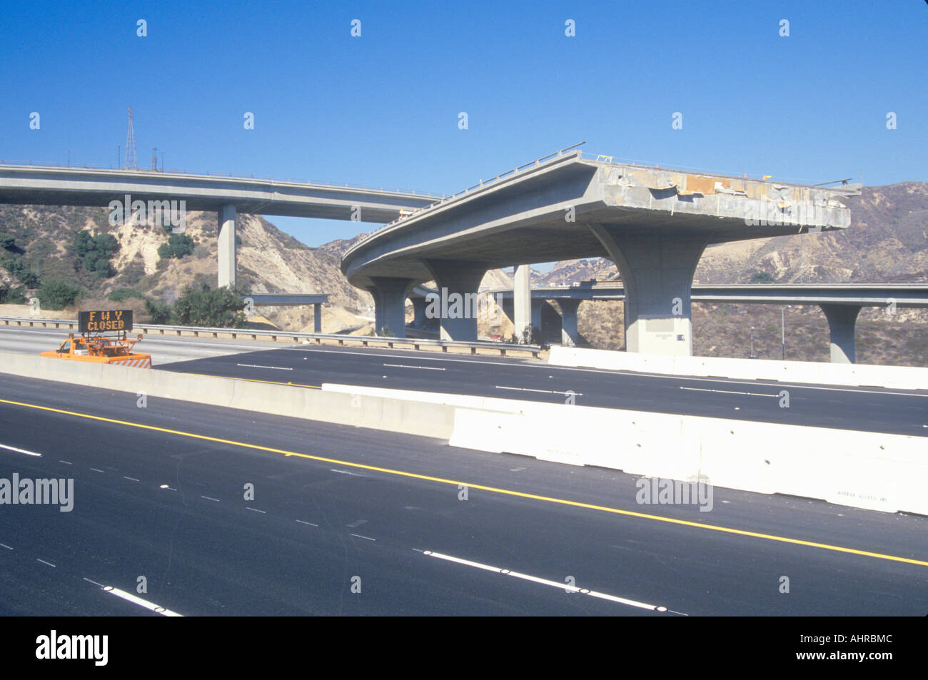 Viaduc qui s'est effondré sur la route 10 dans la région de Reseda Northridge à l'épicentre du tremblement de terre en 1995 Banque D'Images