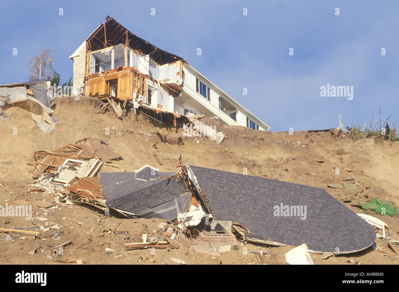 Une maison à Pacific Palisades partiellement tombé dans un Hill à la suite du tremblement de terre de Northridge en 1994 Banque D'Images