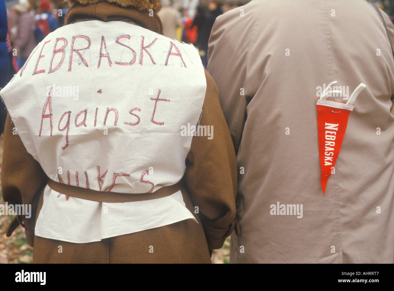 Les marcheurs de la paix portant des slogans anti guerre Washington D C Banque D'Images