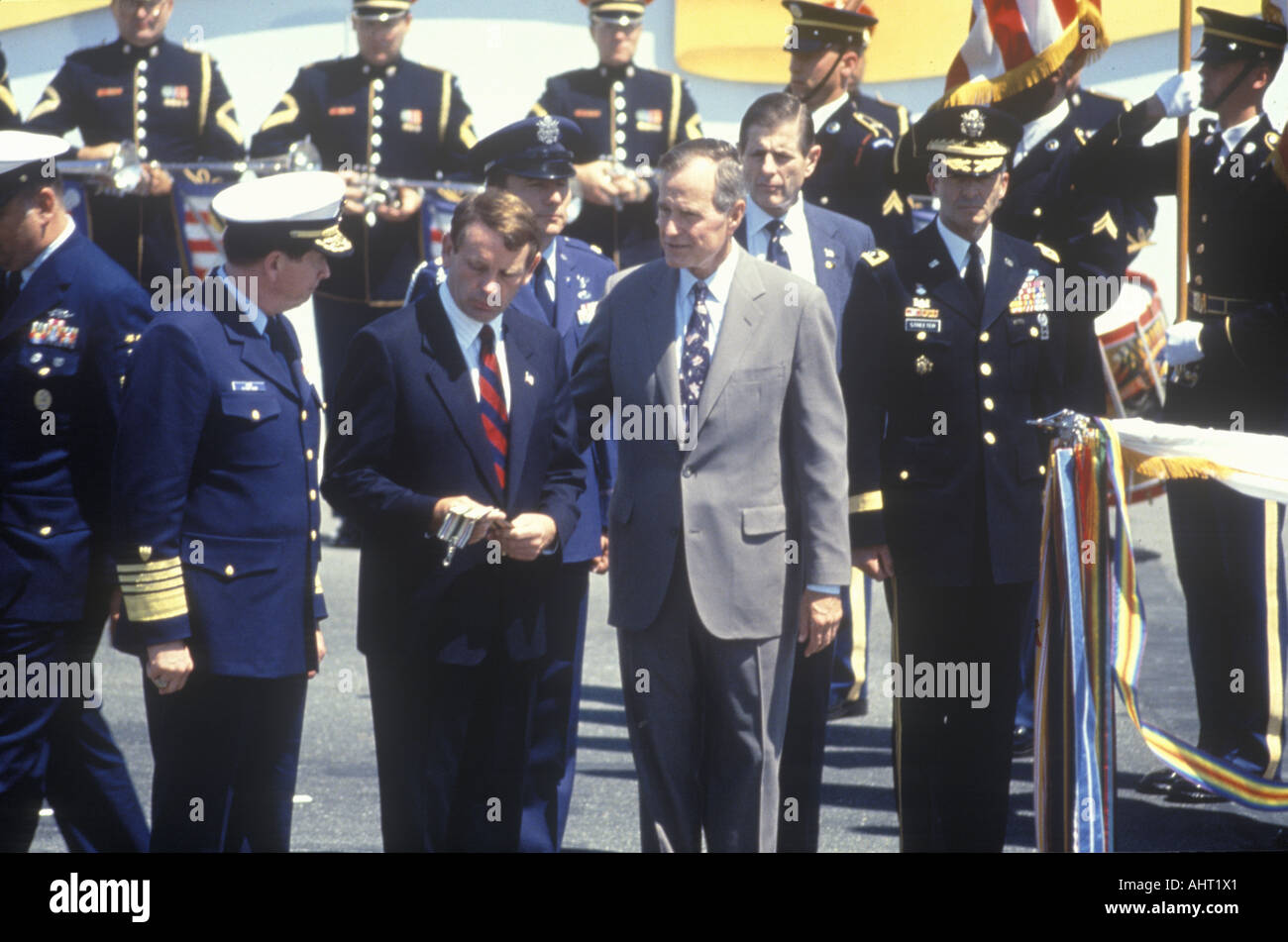 Le président Bush et le personnel militaire durant la tempête du désert, la revue de la Victoire à Washington D C 1991 Banque D'Images