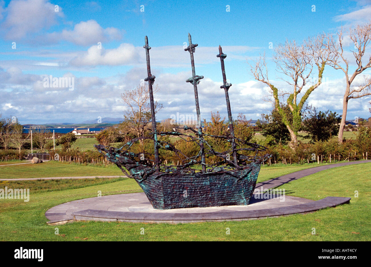 1977 monument national famine coffin ship 1845-1849 County Mayo Irlande.Sculpté par John Behan. Banque D'Images