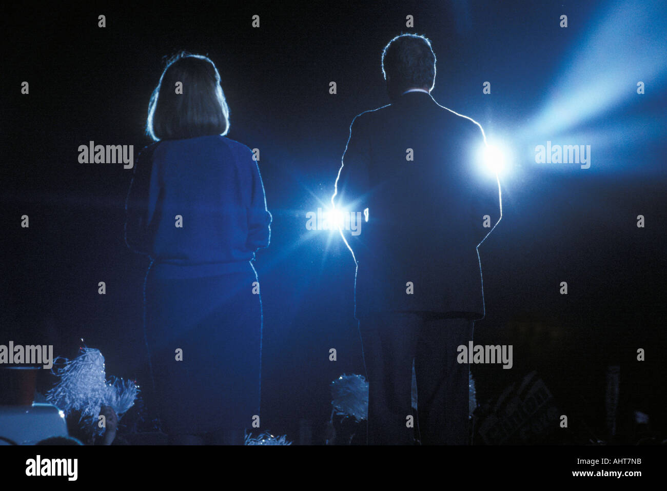 Gouverneur Bill Clinton et son épouse Hillary Clinton, lors d'un rassemblement électoral au Texas en 1992 pour son dernier jour de campagne à McAllen Banque D'Images