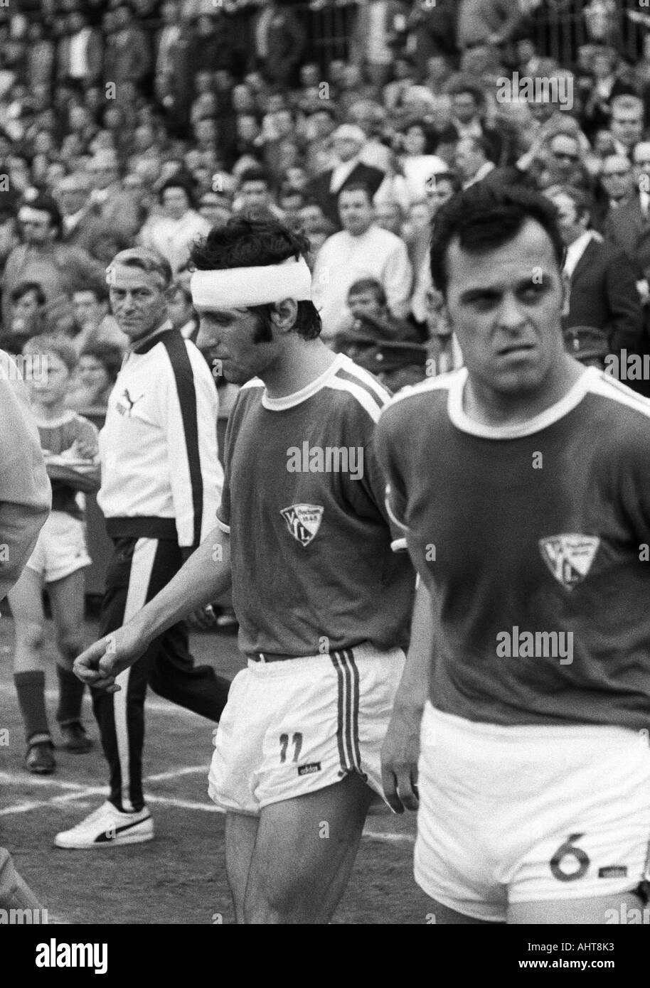 Regionalliga 1970/1971, football, match à la promotion 1971/1972 Bundesliga VfL Bochum, par opposition à la Tasmanie 1900 Berlin 4:2, stade an der Castroper Strasse à Bochum, Bochum la Fougère (11 joueurs Dieter) avec un bandage de tête et Werner Jablonski (6) venir ba Banque D'Images