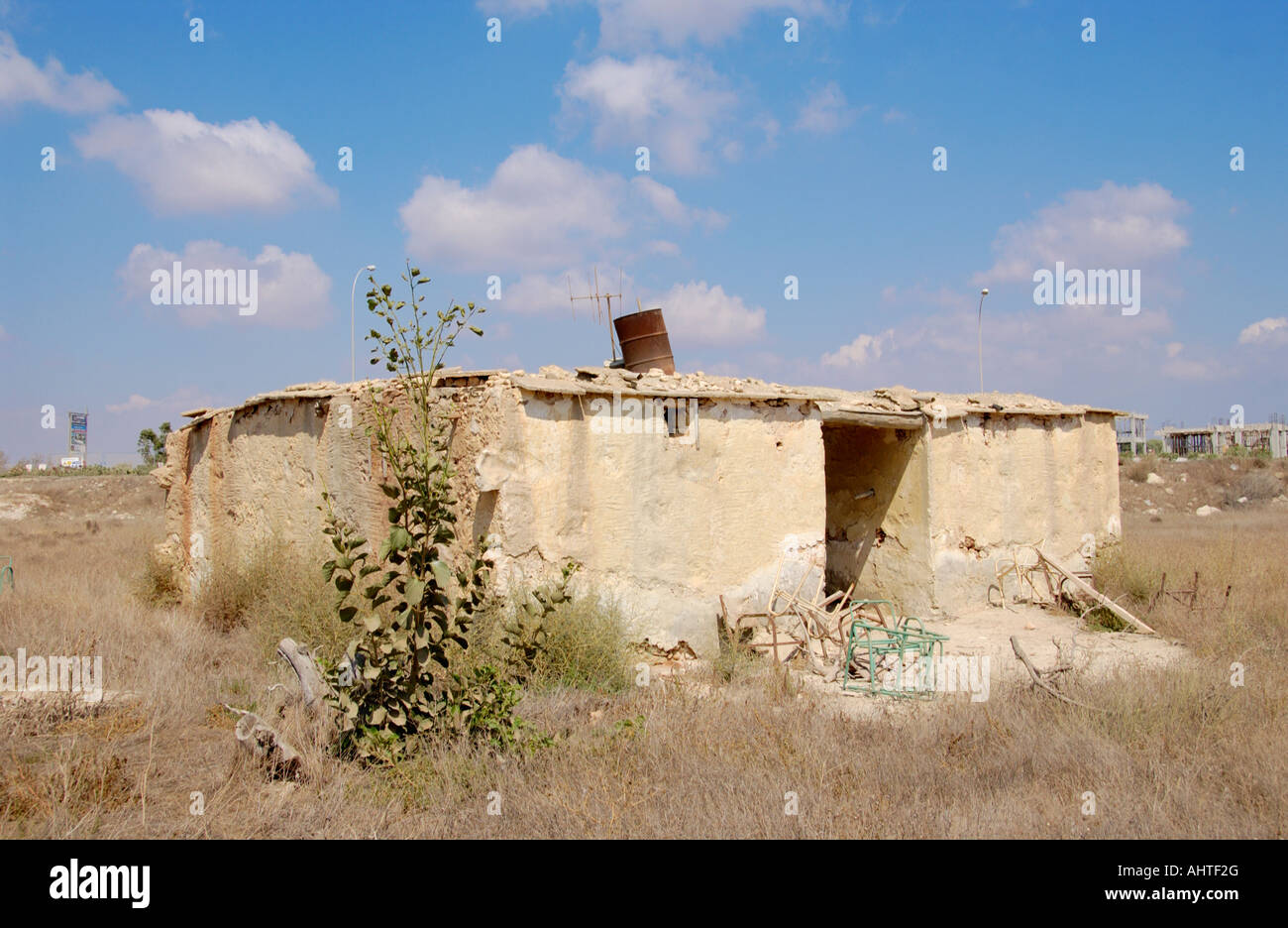 Ferme traditionnelle à l'abandon des terres agricoles près de Ayia Napa sur l'île Méditerranéenne de Chypre le développement de l'UE en attente Banque D'Images