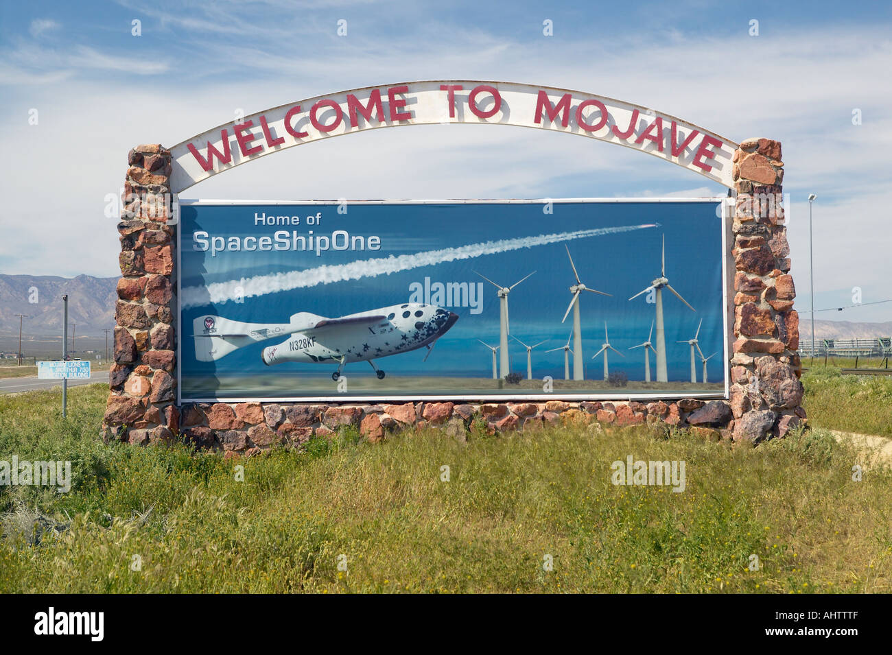 Un panneau routier indique Bienvenue à l'accueil de Mojave CA un vaisseau spatial Banque D'Images