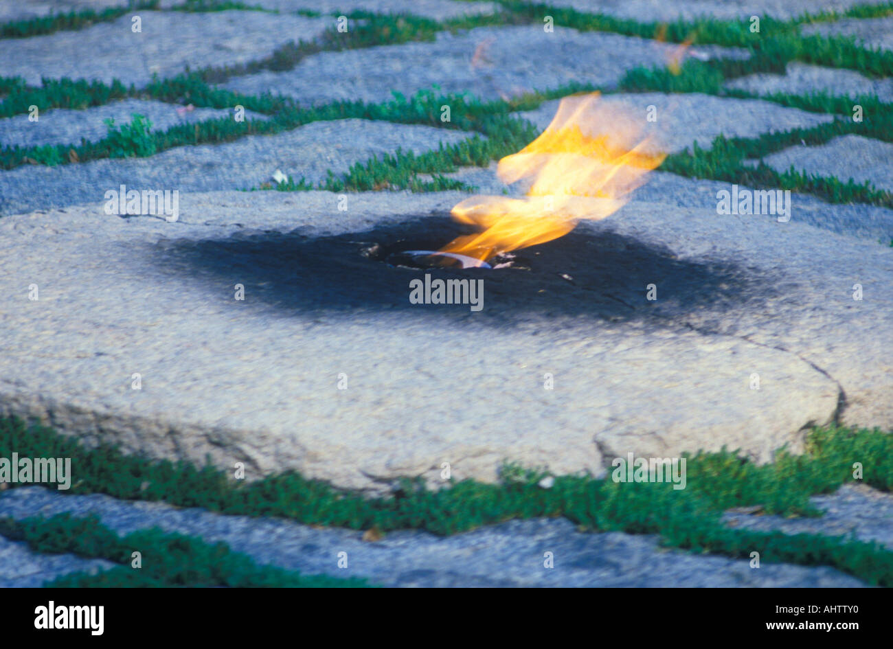 Flamme éternelle sur la tombe du Président John F Kennedy Cimetière Arlington Washington D C Banque D'Images