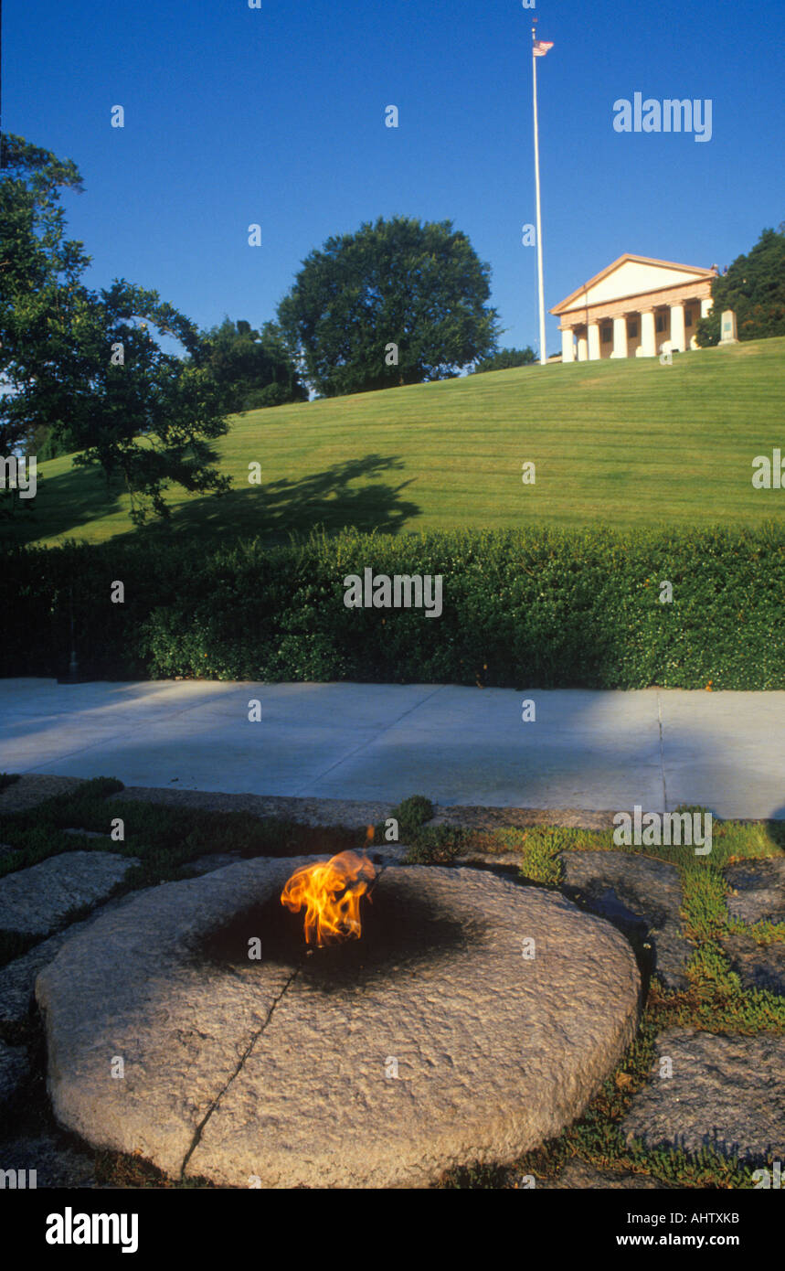 Flamme éternelle sur la tombe du Président John F Kennedy Cimetière Arlington Washington D C Banque D'Images