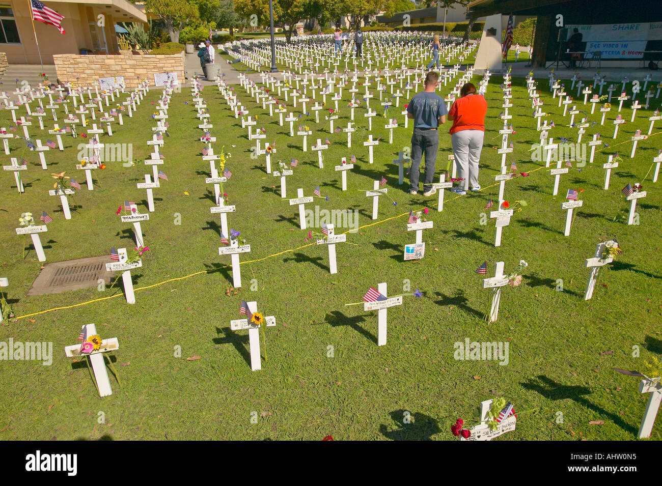Les marqueurs de maquette les soldats américains qui sont morts dans la guerre en Irak à Arlington West Santa Barbara CA Banque D'Images