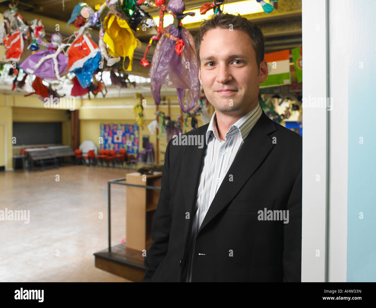 Enseignant en salle d'école Banque D'Images