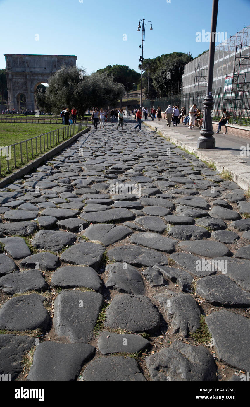 Partie de l'ancienne voie romaine en marche à côté de l'Imperial Forum Romain Rome Lazio Italie Banque D'Images